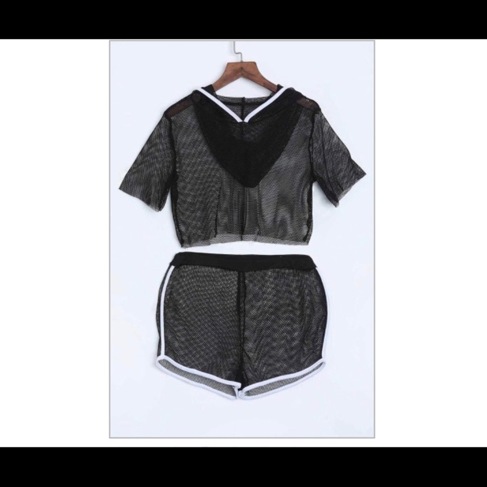 2 piece outfit πβοΈπ - Picture 2 of 3